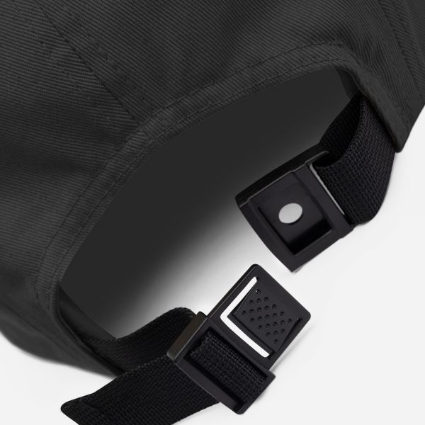 The Fueled Squad 5-Panel-Cap (Schwarz/On Fire, Detailansicht Verschluss)