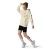 Snack & Conquer-Hoodie in der Farbe Bone, Frontansicht am weiblichen Model – Streetwear für Läufer