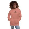 Snack & Conquer-Hoodie in der Farbe Dusty Rose, Frontansicht am weiblichen Model – Streetwear für Läufer