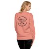 Snack & Conquer-Sweatshirt in der Farbe Dusty Rose, Rückansicht am weiblichen Model – Streetwear für Läufer