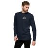 The Fueled Squad Unisex-Sweatshirt in der Farbe Navy am männlichen Model