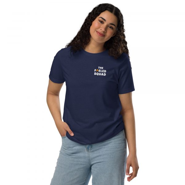Unisex Streetwear-T-Shirt von The Fueled Squad (Navy, weibliches Model)