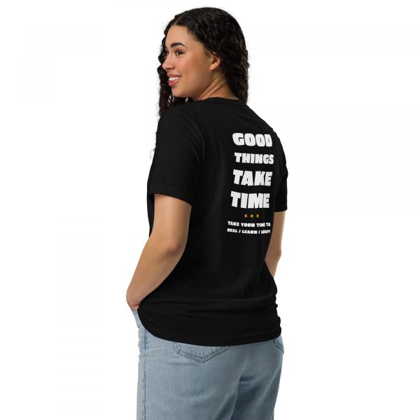 Good Things Take Time-T-Shirt in der Farbe Schwarz, Rückansicht, Unisex, am weiblichen Model – Streetwear für Läufer